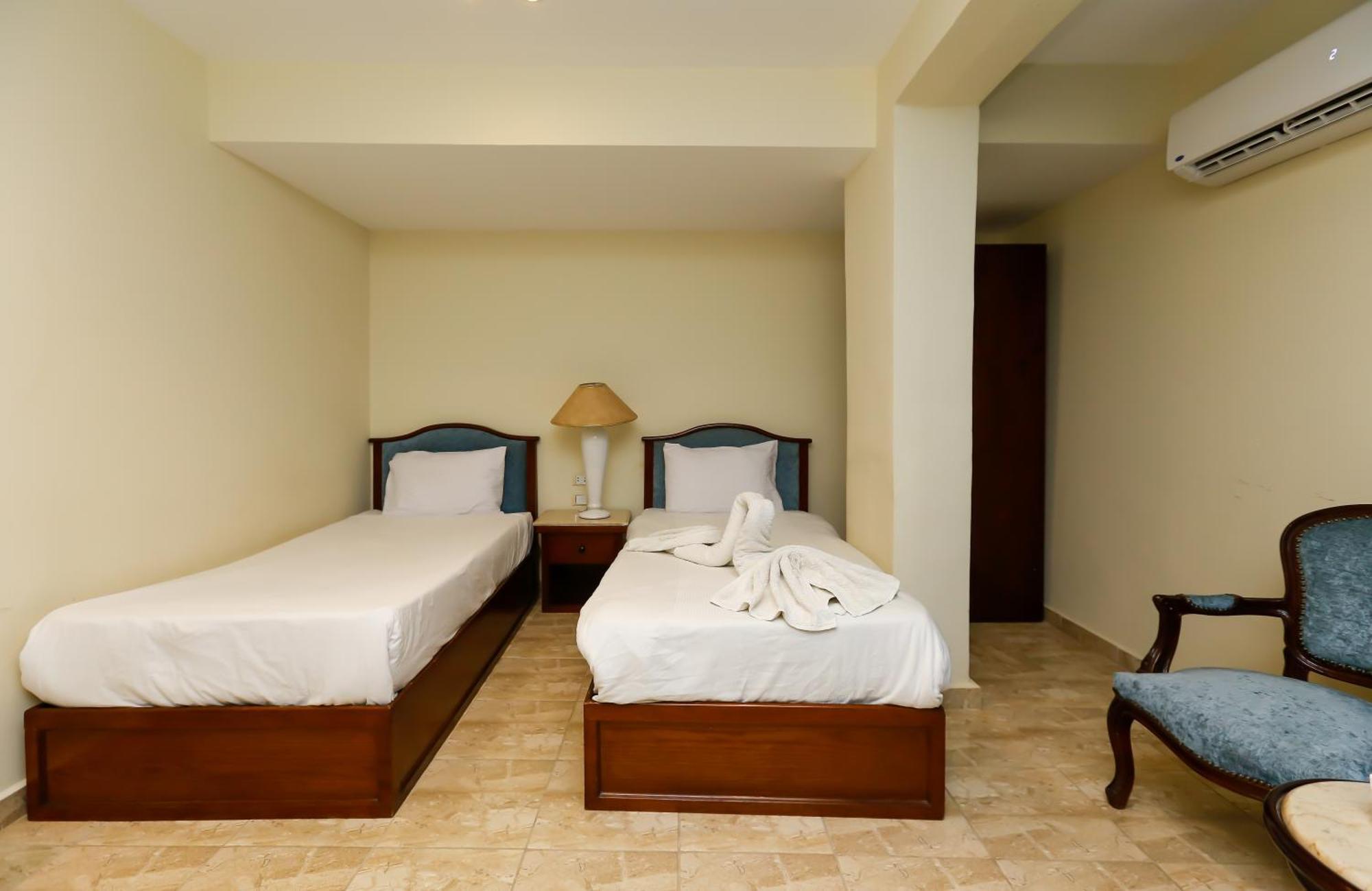 Pyramids Vista Inn Kafrat al Jabal Exterior photo
